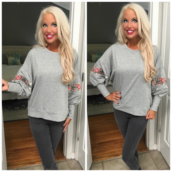 Tops - ❤️LAST 3! Floral embroidery jersey top!